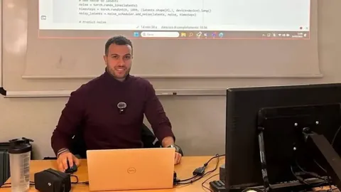 Simone Rizzo in aula all'Università di Bologna